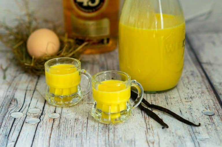 Thermomix® Eierlikör mit 43er Likör – mit ganzen Eiern