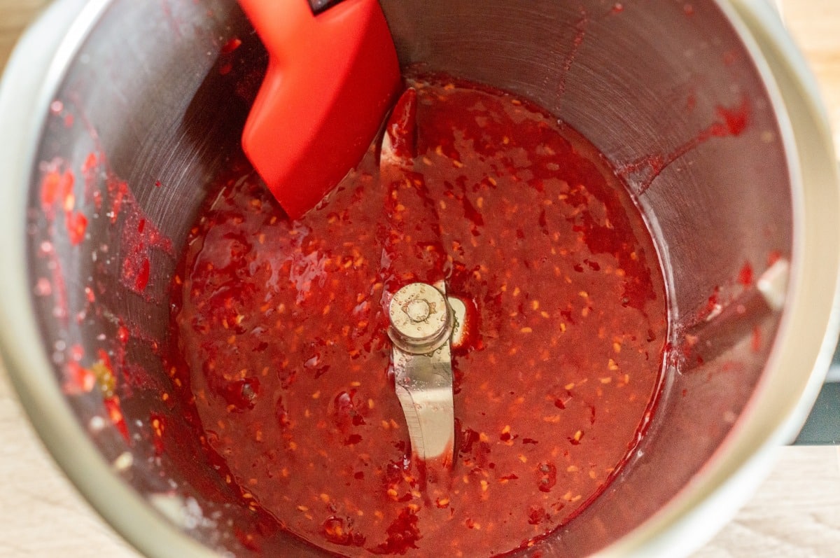 Helga aus dem Thermomix® 4 Himbeeren püriert