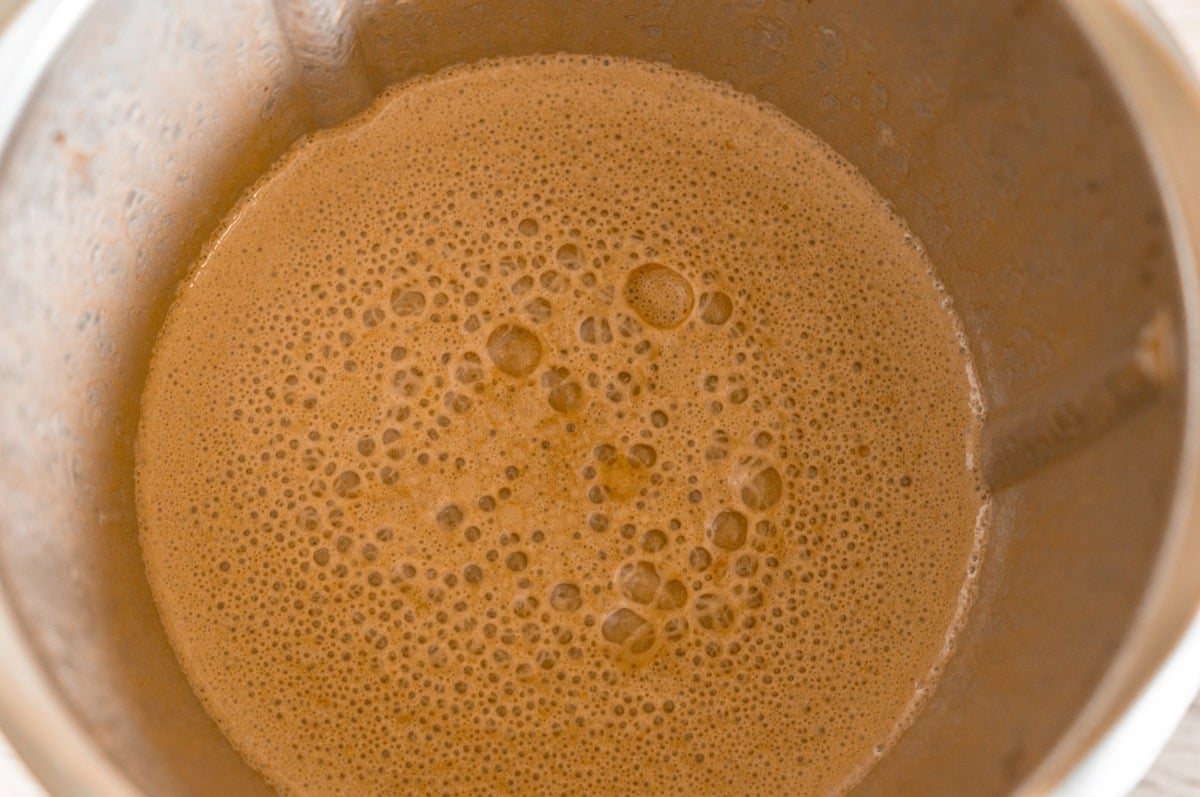Heiße Haselnuss-Schokolade aus dem Thermomix® 5 Milch und Haselnüsse im Thermomix