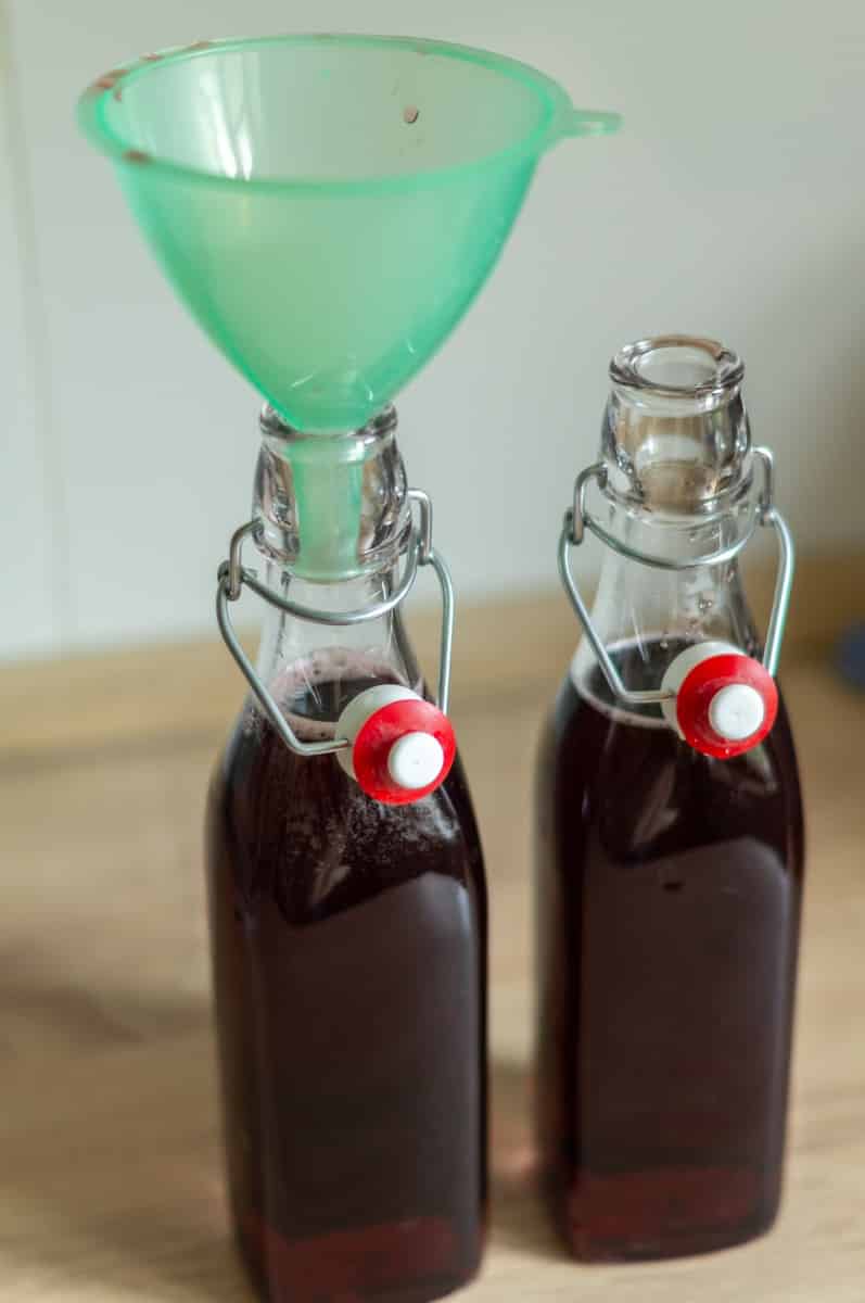 Kirsch-Sirup Thermomix®: 2 Flaschen, 1 kg Kirschen, 10 Std 1 Kirschlikör abfüllen