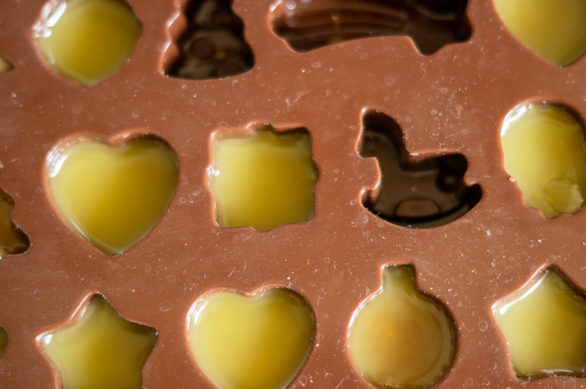 Feste Handcreme selbst gemacht mit dem Thermomix® 6 step 3 handcreme abgefuellt in pralienenform