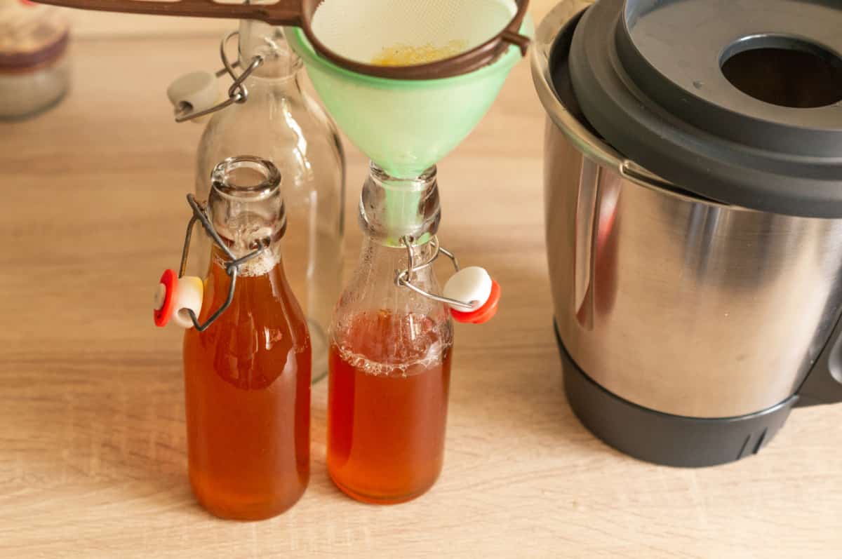 Eisteesirup Thermomix®: 1 Liter Konzentrat, 4 Liter Eistee 5 eistee sirup abfuellen