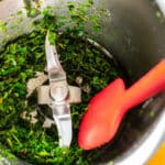 Kräuter im Thermomix hacken