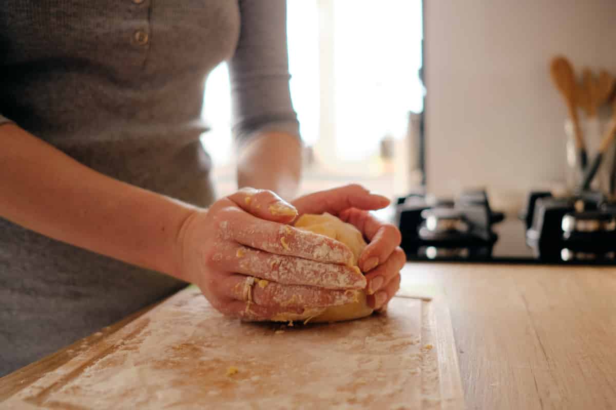 Lakritze-Karamell-Plätzchen aus dem Thermomix® 6 nudelteig formen