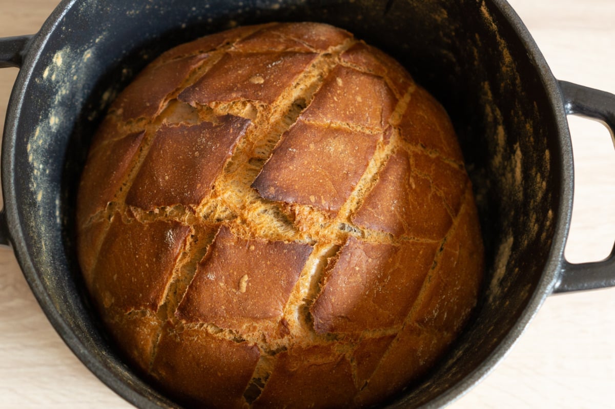 Besenbrot gebacken im Bräter