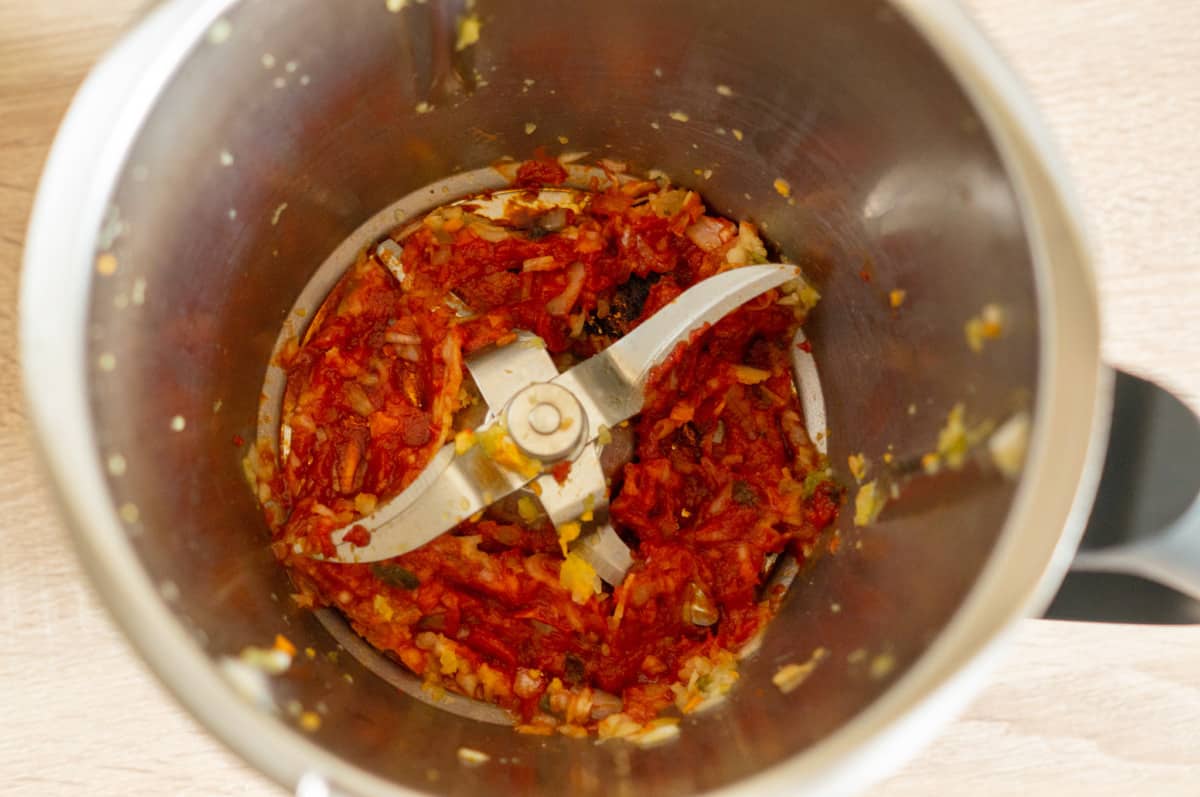 Perfekter Pizzakranz aus dem Thermomix® selbstgemacht 10 zwiebeln tomatenmark butterschmalz geduenstet