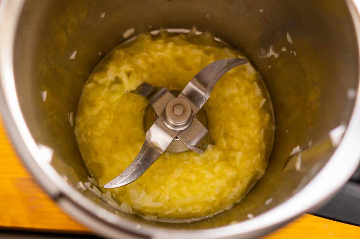 Gemüsesuppe Thermomix®: 4 Portionen, 35 Min, Klassiker 5 Zwiebeln andünsten