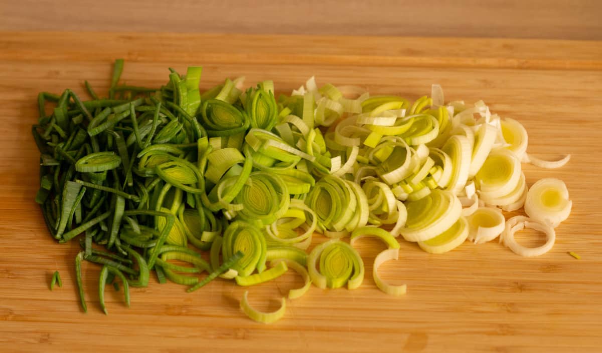 Hühnersuppe Thermomix® (800 g Keulen, Varoma, 70 Min) 8 lauch in ringe schneiden