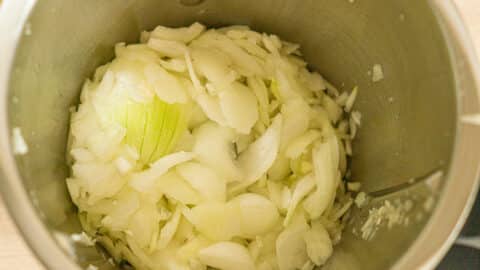 Zwiebeln im Thermomix grob zerkleinern