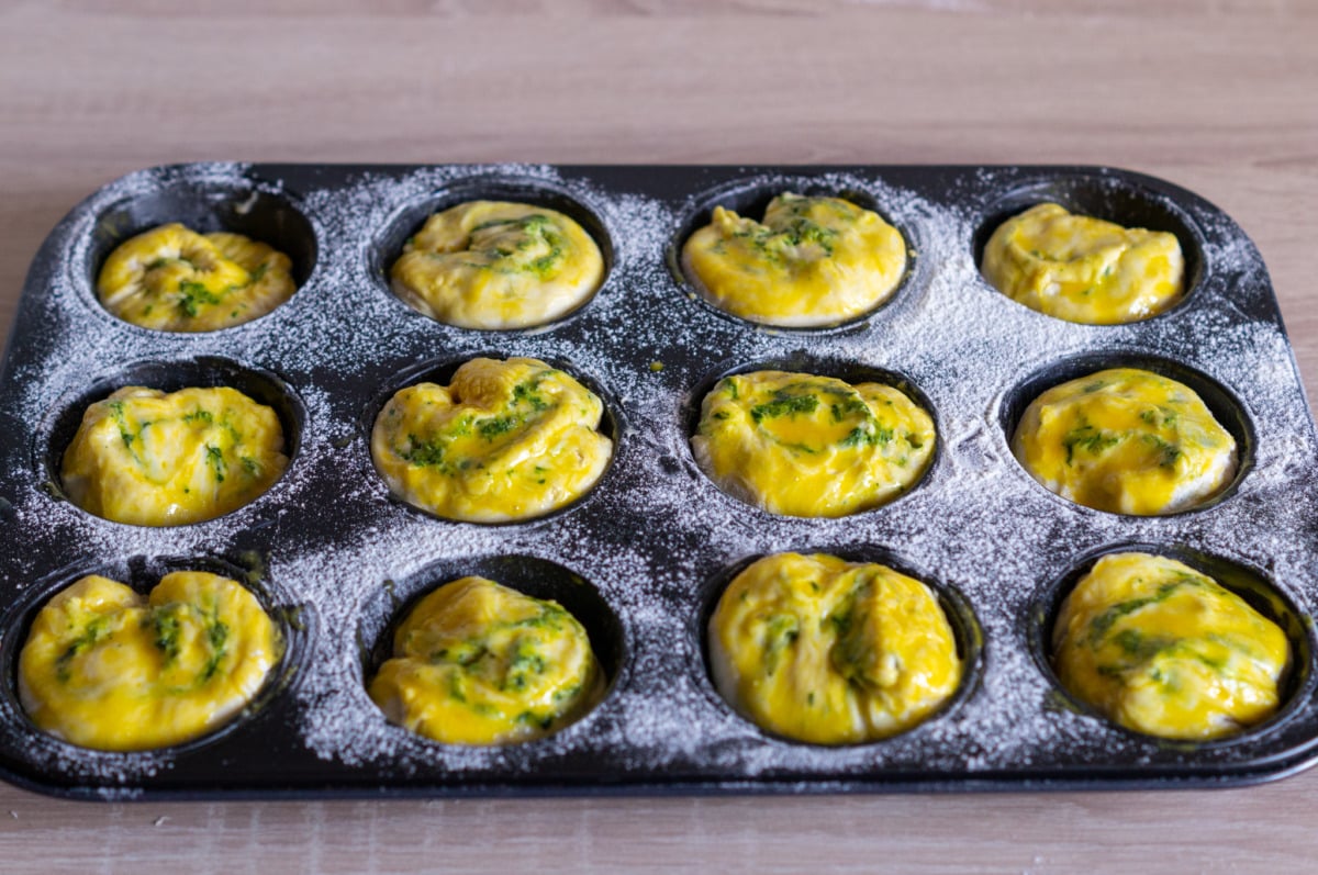 Bärlauch-Kartoffelbrötchen aus dem Thermomix® 9 Brötchen mit Ei bepinseln