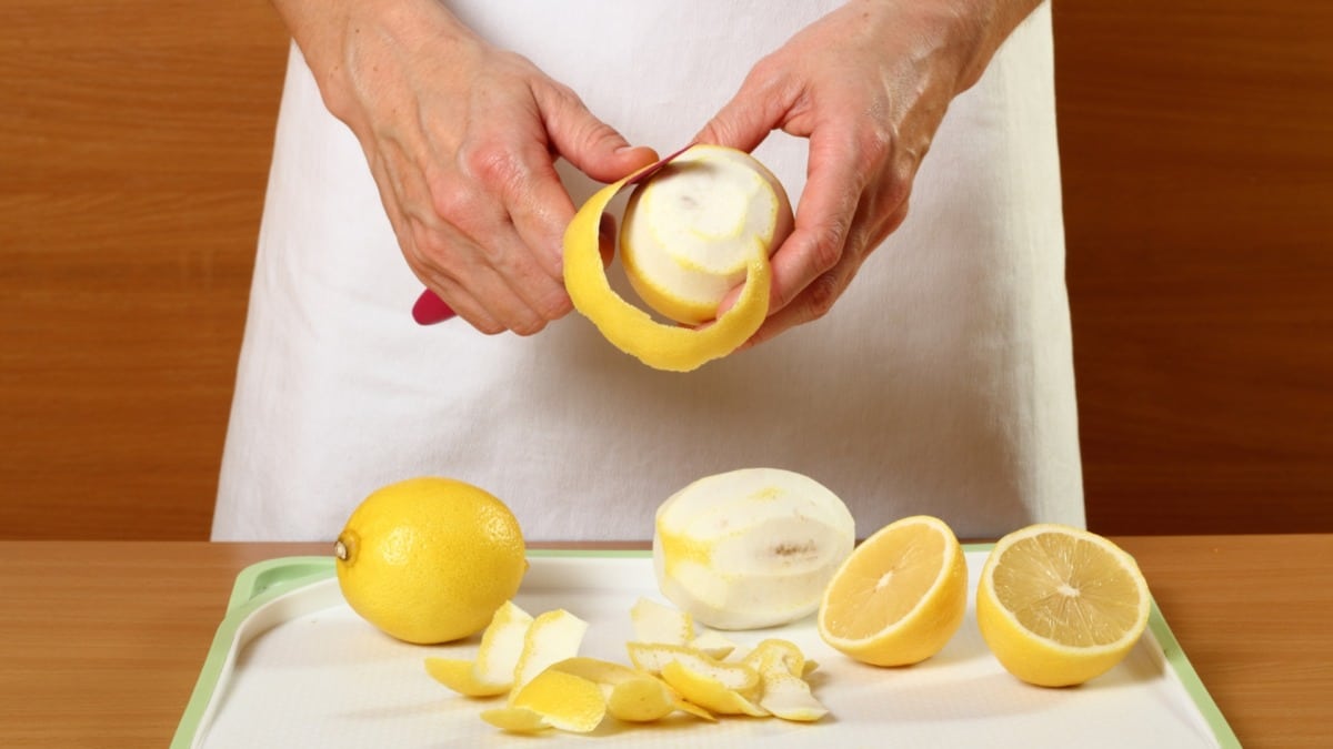 Limoncello Thermomix®: 20 Gläser, 600 g Zitronen, 7 Tage 13 zitrone schaelen