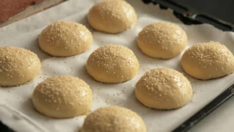 Burger-Brötchen vor dem Backen