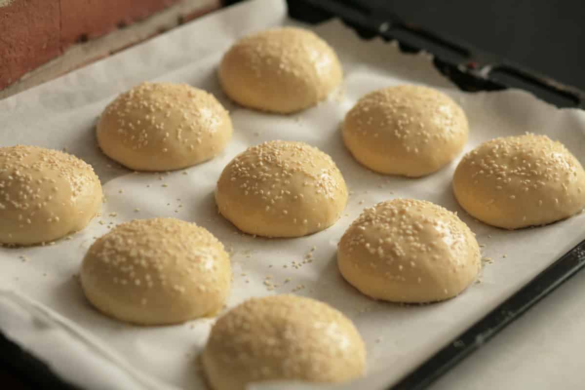 Burger-Brötchen vor dem Backen