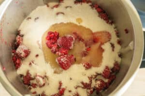 Himbeeren, Zucker, Zitronensaft im Thermomix®