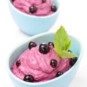 Schnelles Beeren-Skyr-Eis aus dem Thermomix®