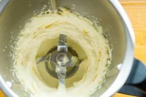 Thermomix® Butter und Zucker gerührt