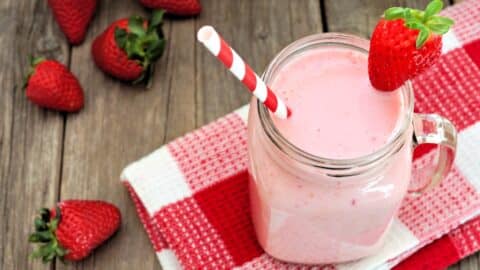 Schneller Erdbeersmoothie mit Quark aus dem Thermomix®