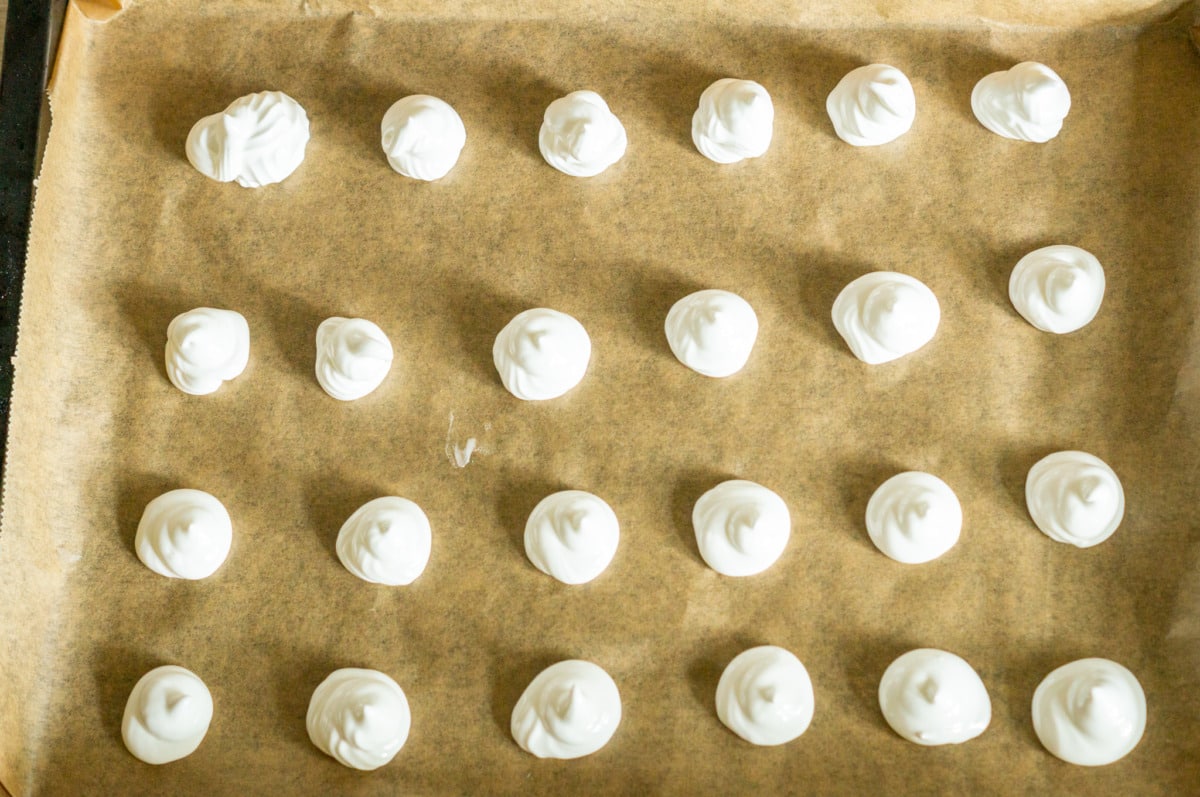Baiser Thermomix®: 30 Stück, nur 3 Zutaten, 3 Std Backen 9 baiser tupfer auf backblech