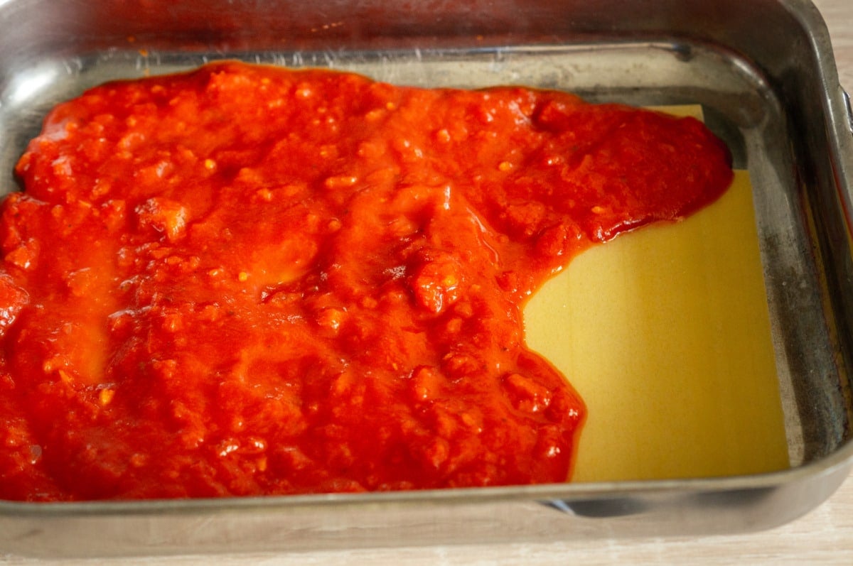 Lasagne Platten mit Tomatensoße