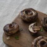 Goldbraune Champignons aus der Heißluftfritteuse mit Kräutern